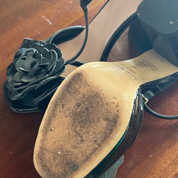 Kate Spade Charleton Black Floral Heels size 6 - Picture 5 of 5